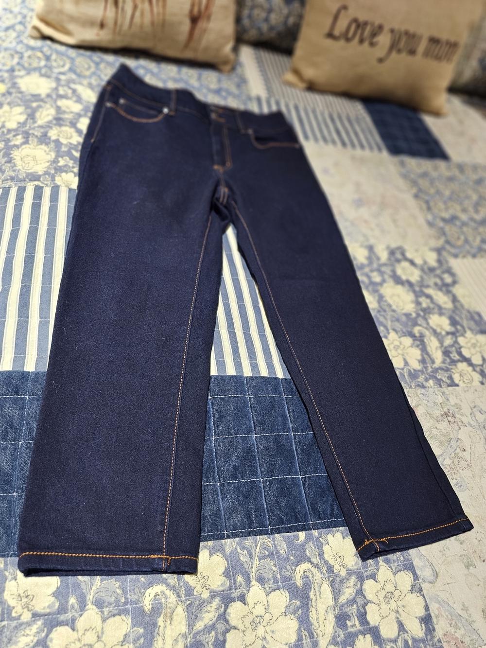 Tahari Women Dark Denim Cropped Jeans, NWOT - Size 8
